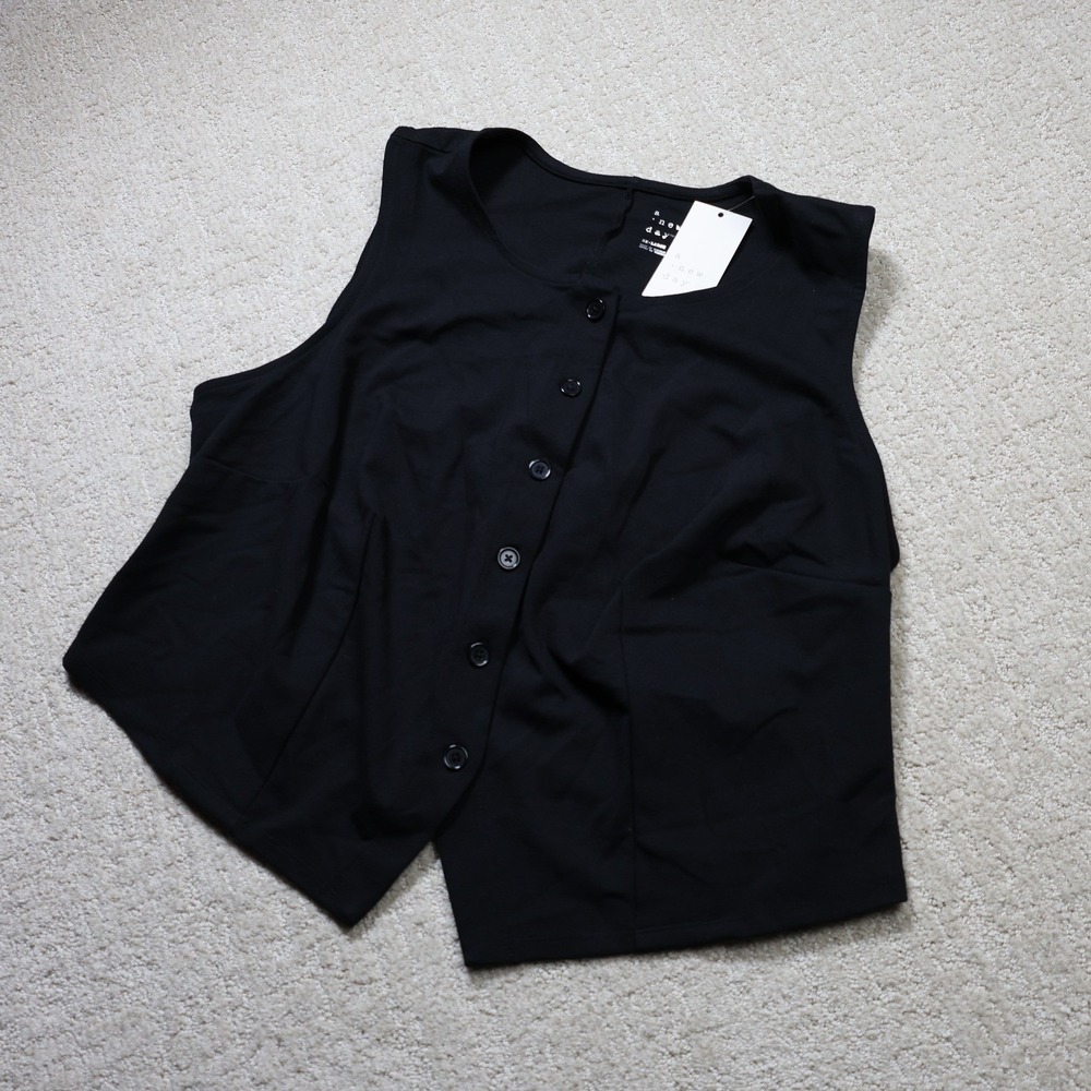 A New Day Womens XXL Black Sleeveless Button Front Cropped Vest Top NWT